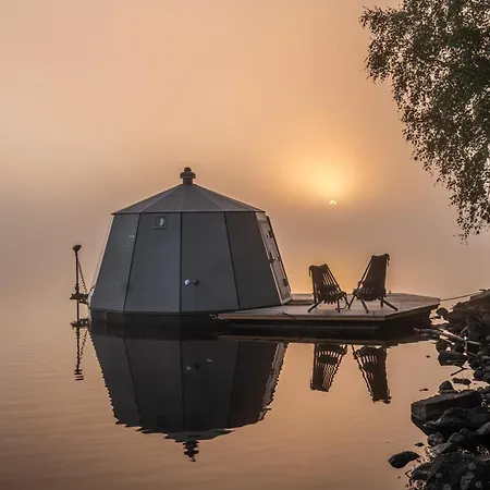 Arctic & Igloos 여관 3*