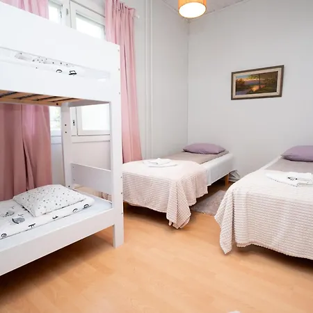 Arctic & Igloos 여관 3*