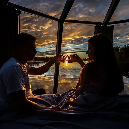 Arctic & Igloos 여관 3*